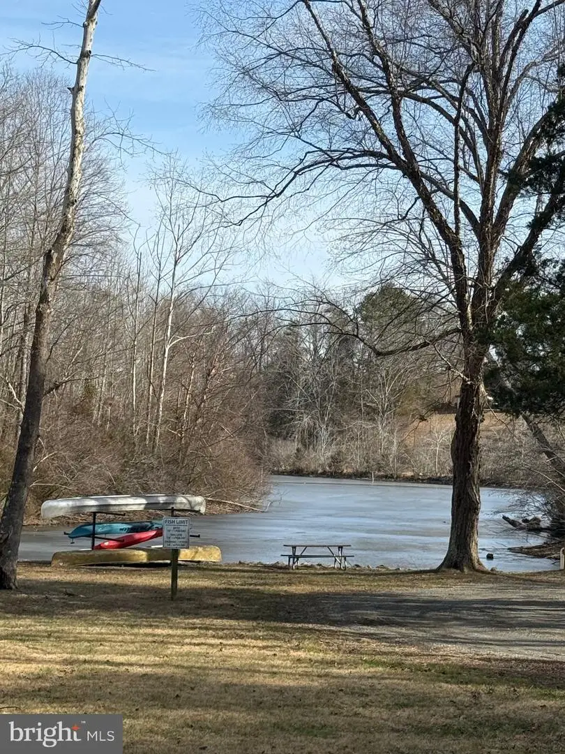 2367 N Lakeshore Dr, Louisa, VA 23093 - #2