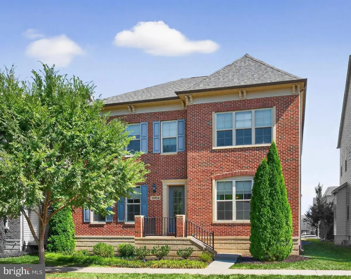 20624 Holyoke Dr, Ashburn, VA 20147 - #1
