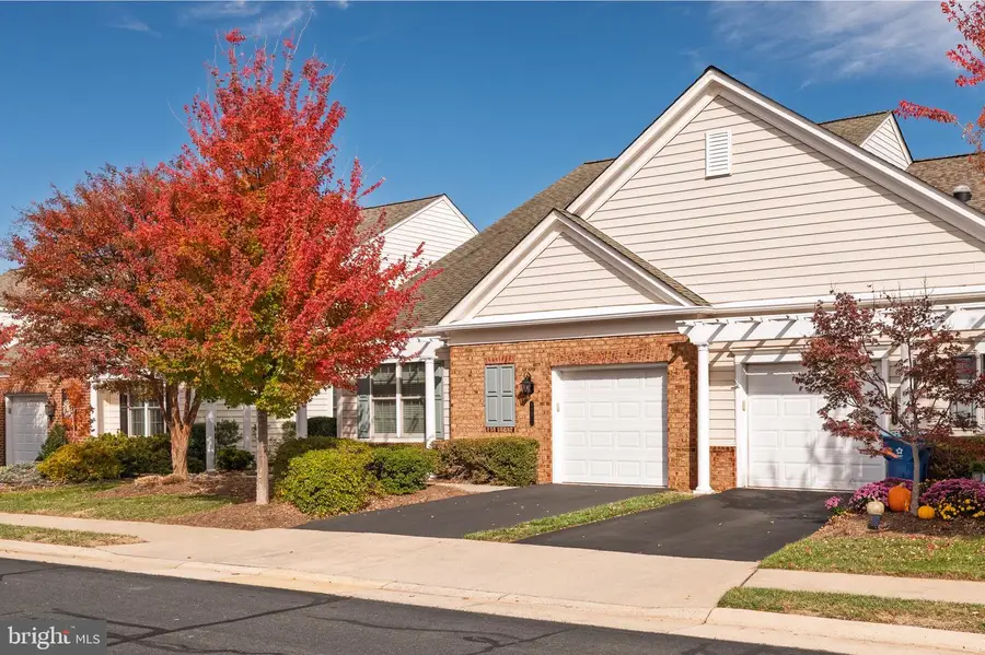 44472 Oakmont Manor Sq, Ashburn, VA 20147 - Image #2