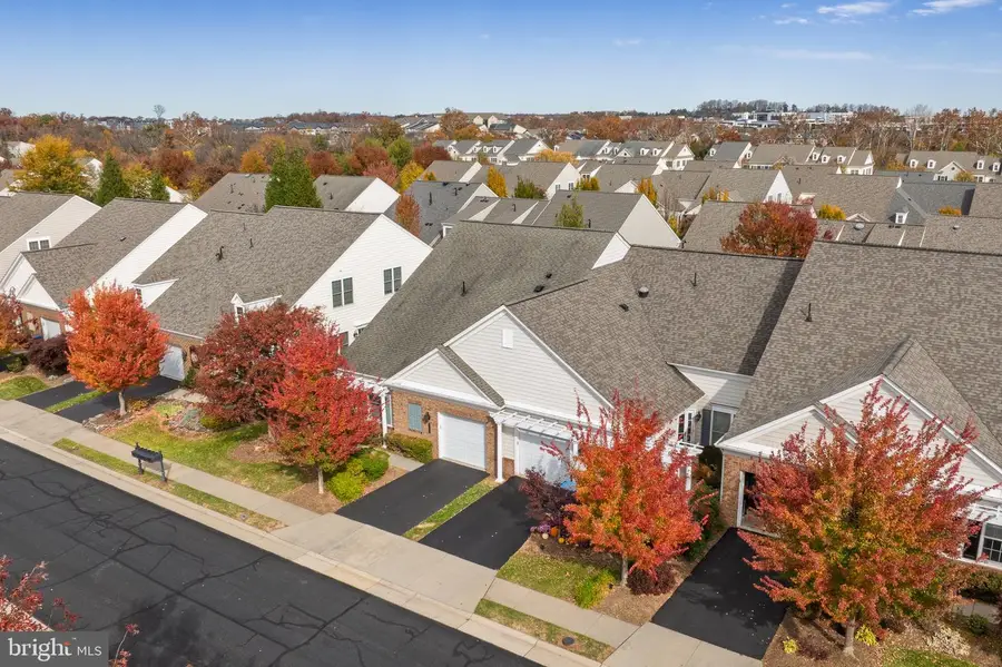 44472 Oakmont Manor Sq, Ashburn, VA 20147 - Image #3