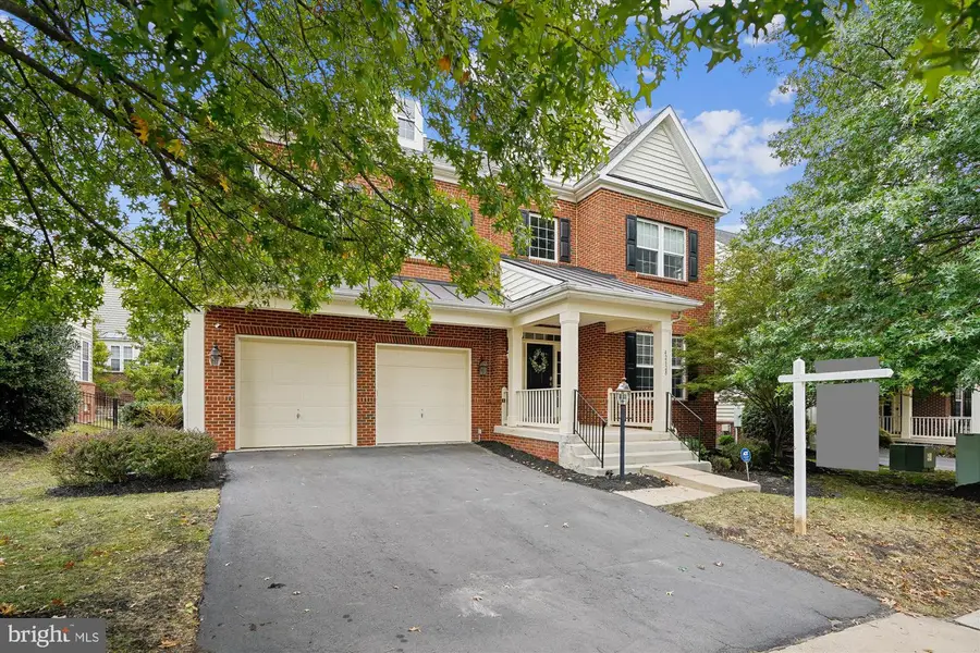 42628 Emperor Dr, Brambleton, VA 20148 - Image #3