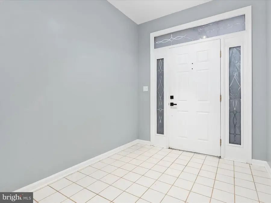 25328 Ashbury Dr, Chantilly, VA 20152 - Image #3