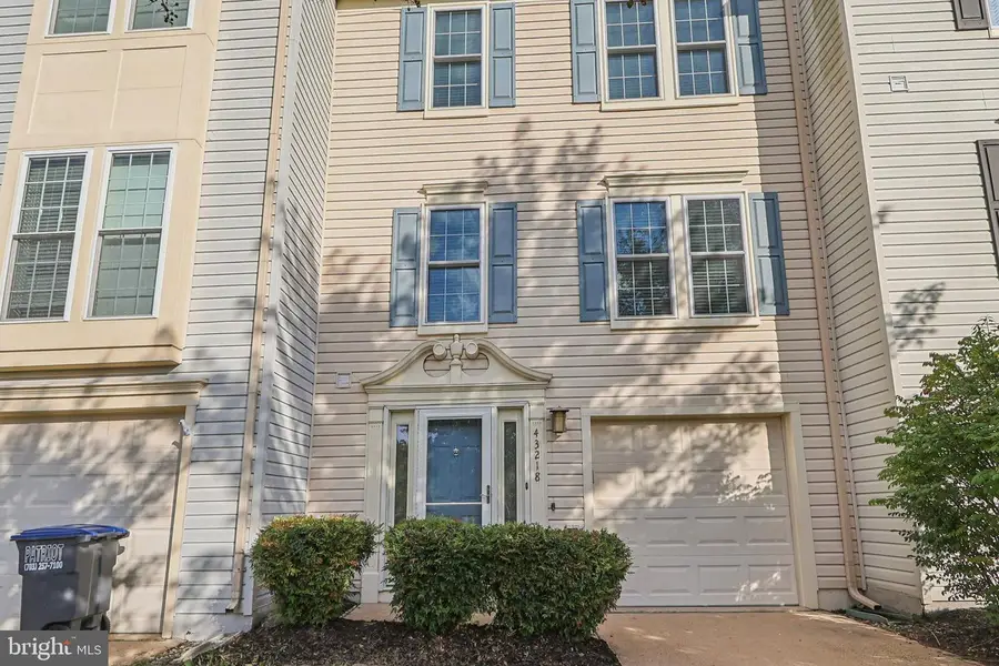 43218 Chokeberry Sq, Ashburn, VA 20147 - Image #2
