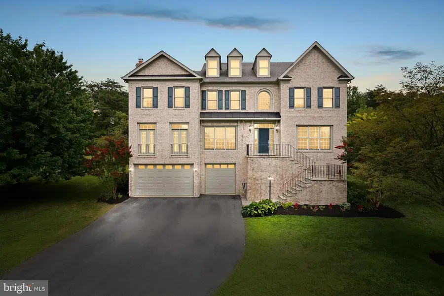 42645 Cochrans Lock Dr, Ashburn, VA 20148 - Image #2