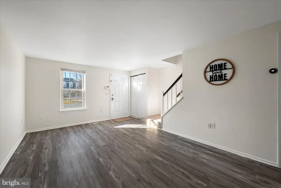 15 Marian Ct, Sterling, VA 20165 - Image #3