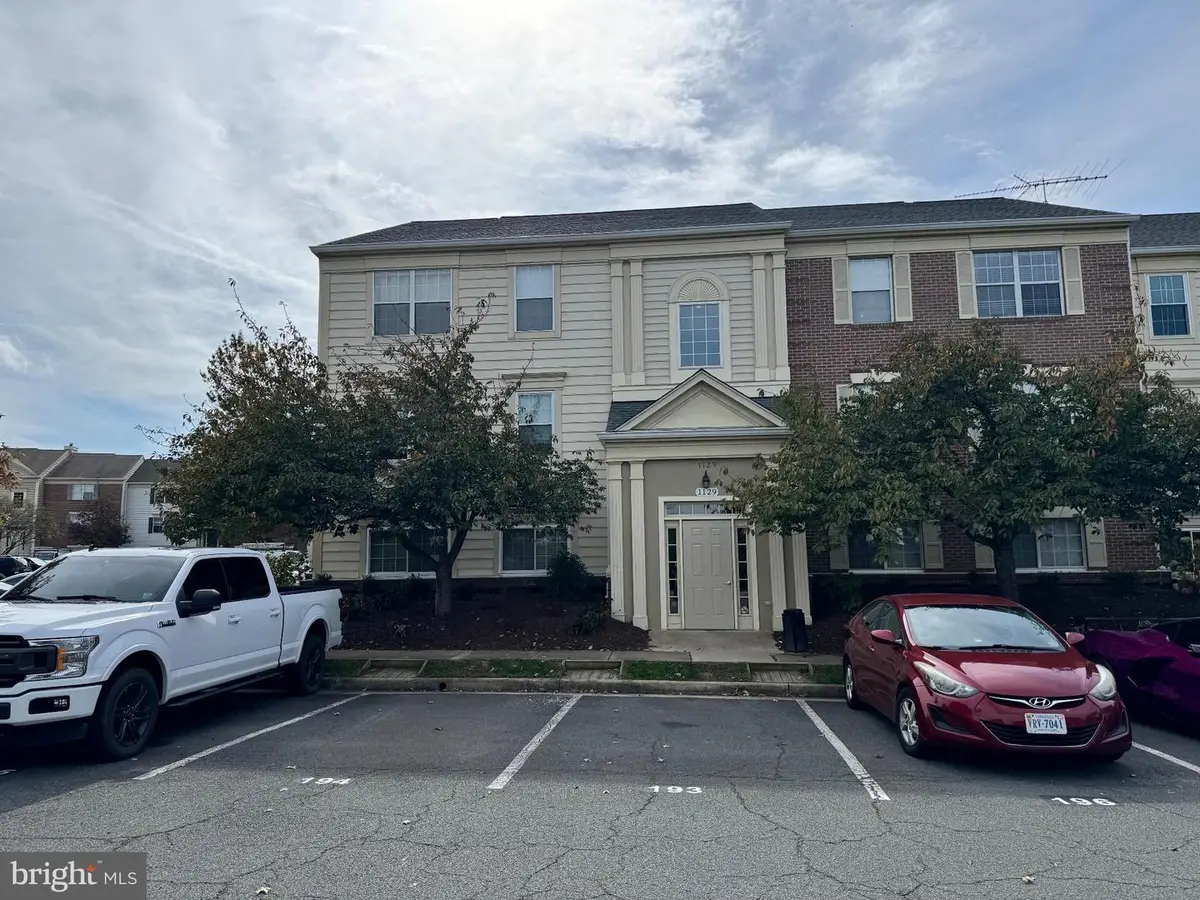 1129 Huntmaster Ter Ne #301, Leesburg, VA 20176 - Image #1