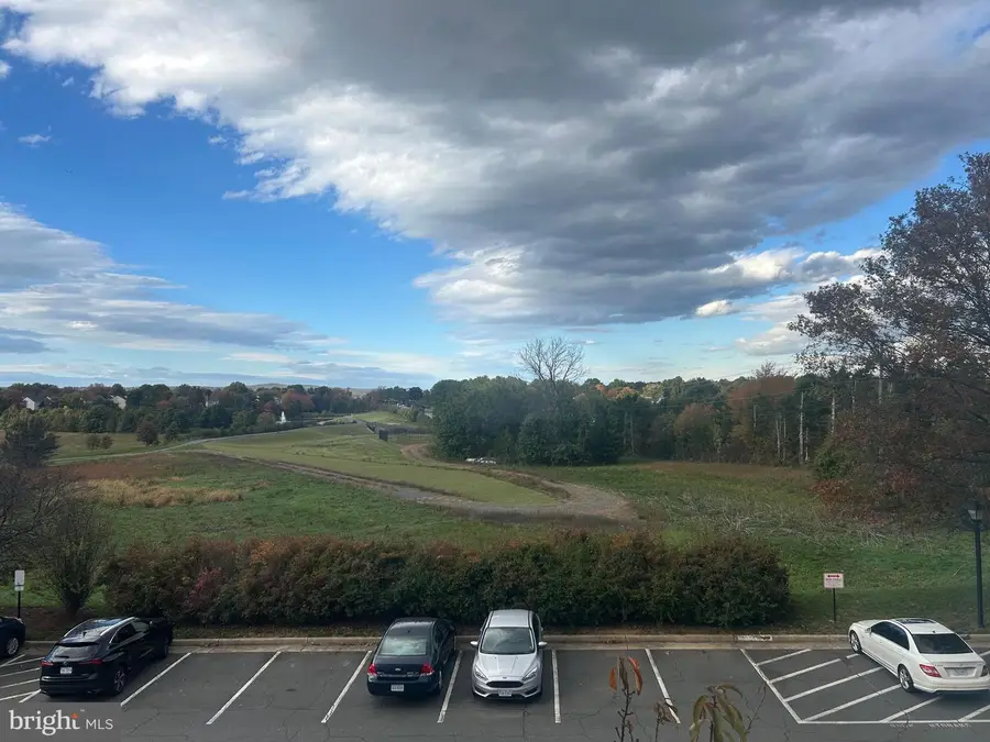 1129 Huntmaster Ter Ne #301, Leesburg, VA 20176 - Image #2