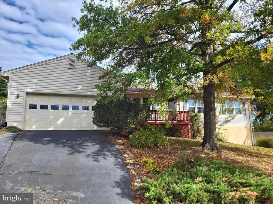 202 Stratford Pl Sw, Leesburg, VA 20175 - Image #2