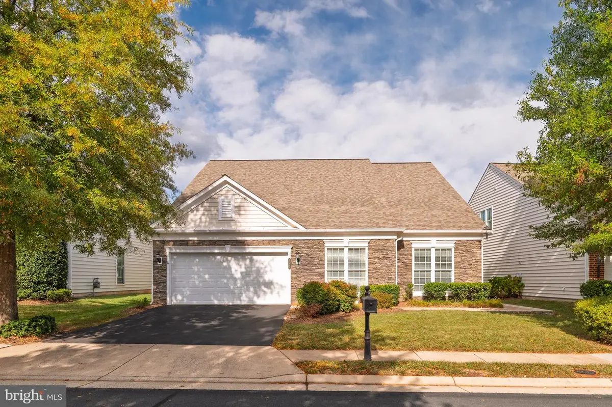 20698 Crescent Pointe Pl, Ashburn, VA 20147 - Image #1