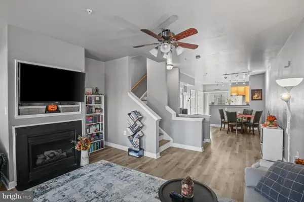 42455 Hollyhock Ter, BRAMBLETON, VA 20148