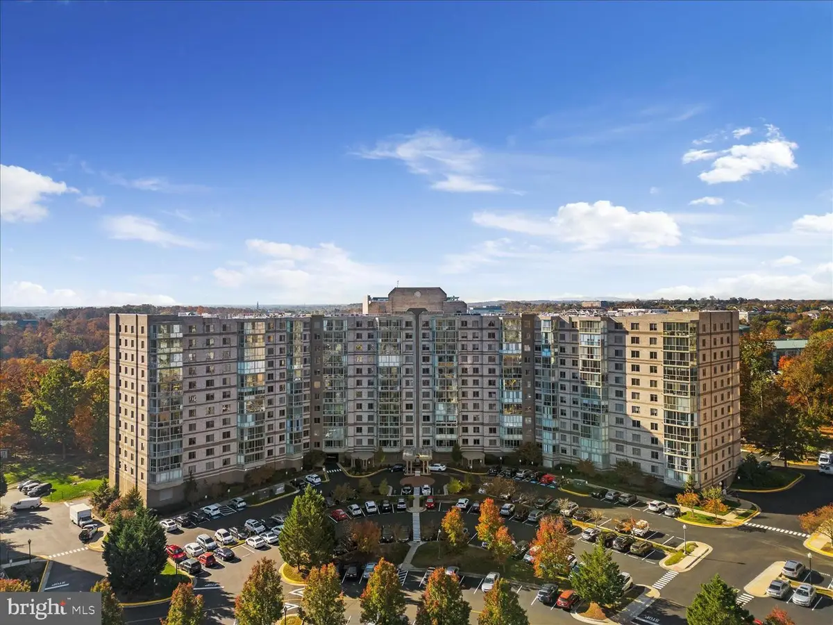 19375 Cypress Ridge Ter #207, Leesburg, VA 20176 - Image #1