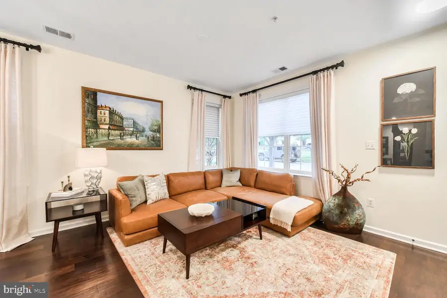 43590 Hampshire Crossing Sq, Leesburg, VA 20176 - Image #2