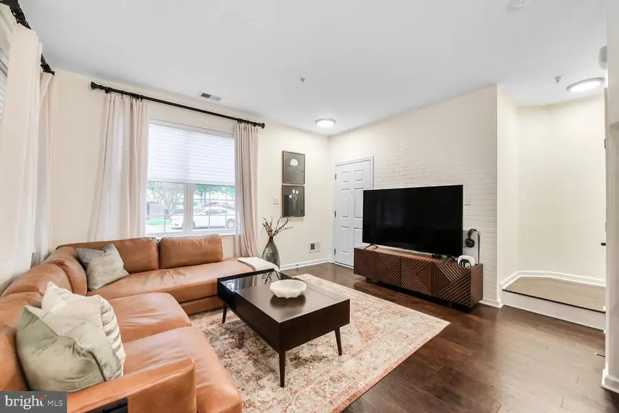 43590 Hampshire Crossing Sq, Leesburg, VA 20176 - Image #3