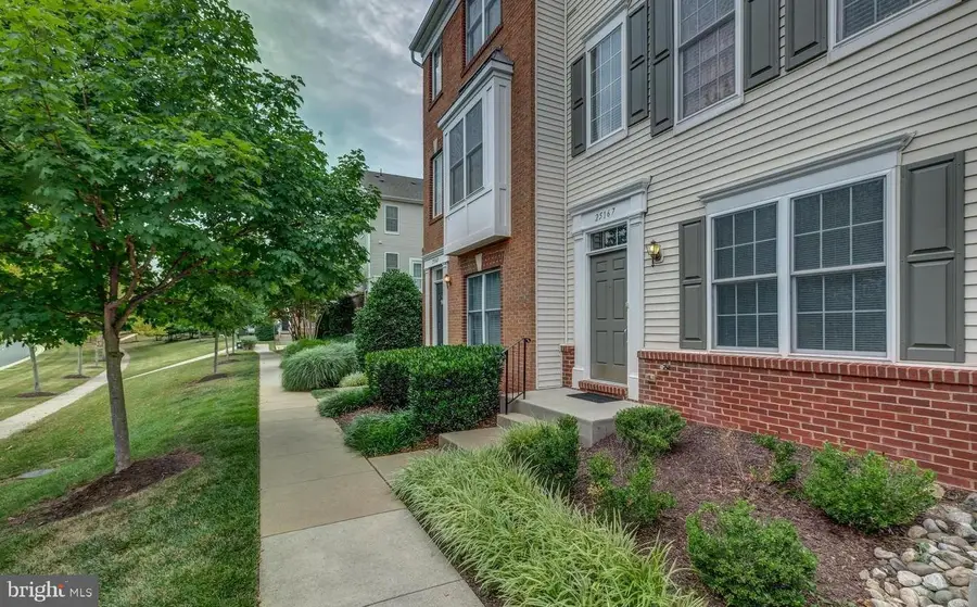 25167 Femoyer Ter, Chantilly, VA 20152 - Image #3