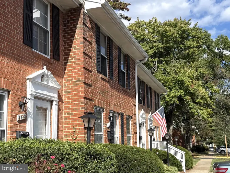 143 N Duke Dr, Sterling, VA 20164 - Image #3