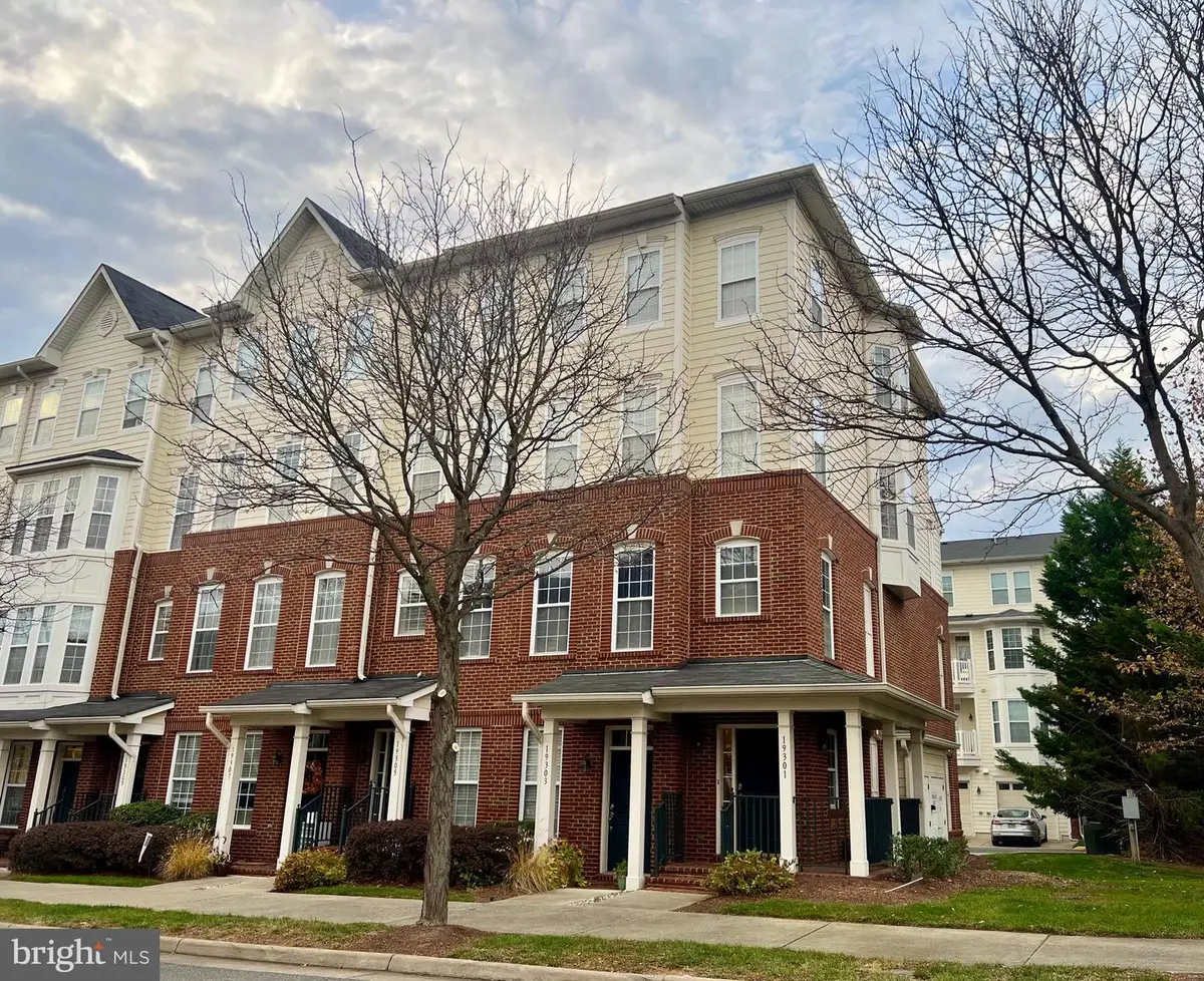 19301 Diamond Lake Dr, Leesburg, VA 20176 - Image #1