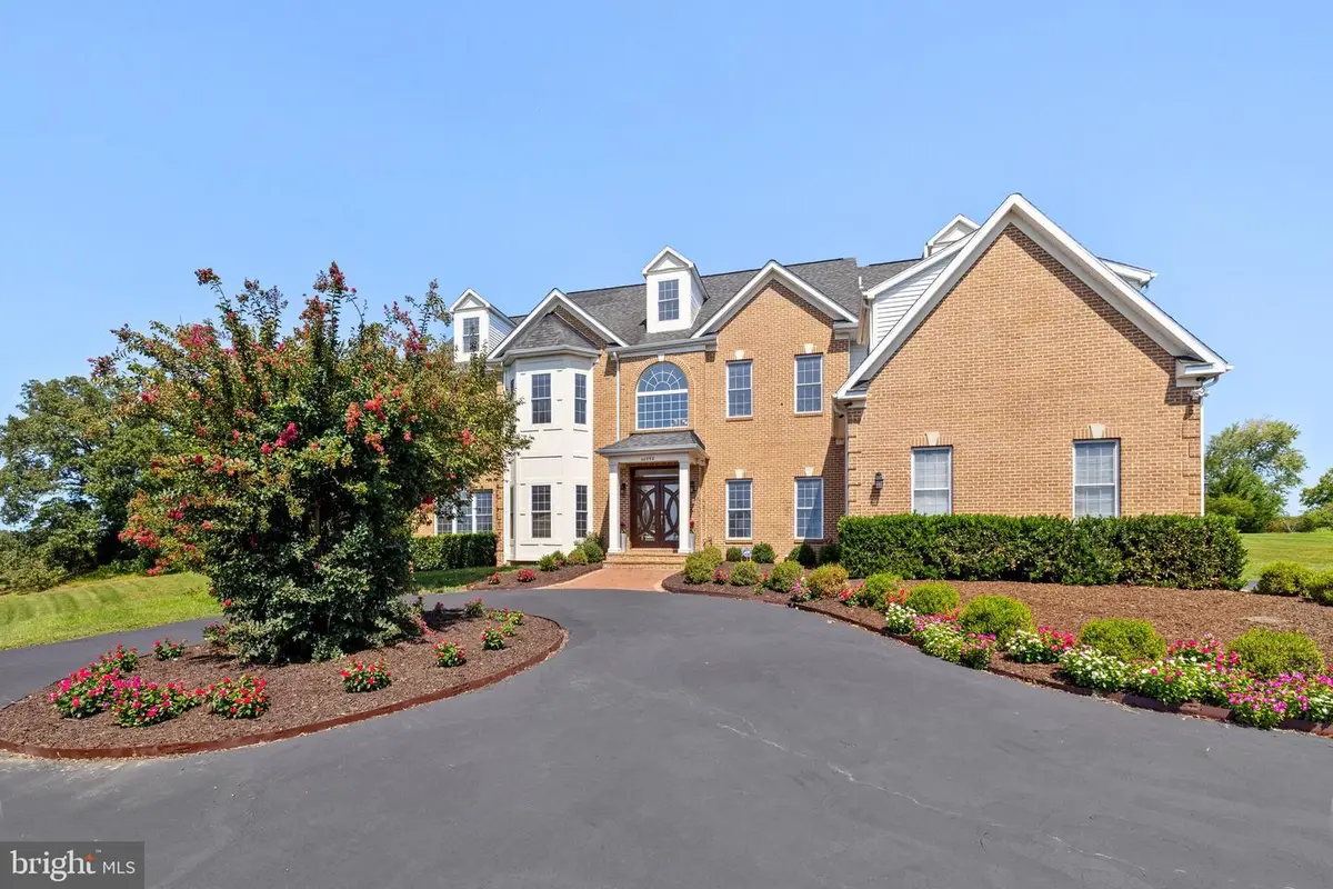 40752 Canongate Dr, Leesburg, VA 20175 - #1