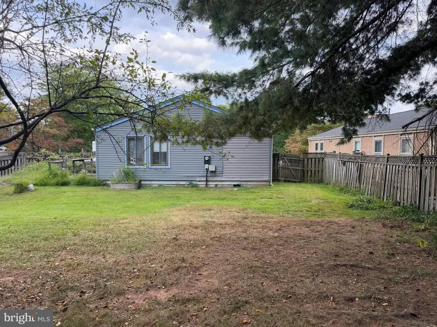 160 Magnolia Rd, Sterling, VA 20164 - Image #2