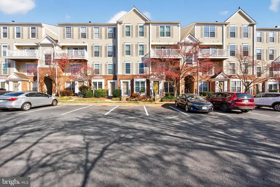 46932 Courtyard Sq, Sterling, VA 20164 - Image #2