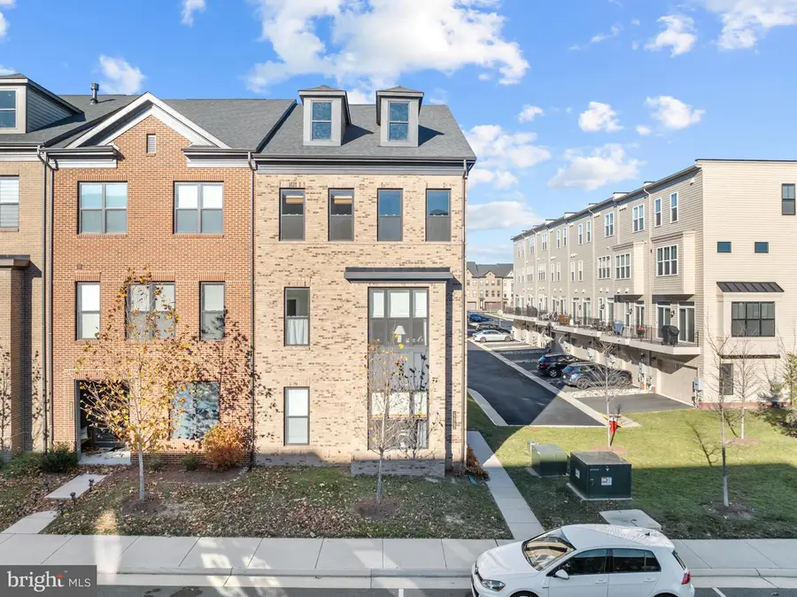 22962 Sullivans Cove Sq, Brambleton, VA 20148 - Image #3