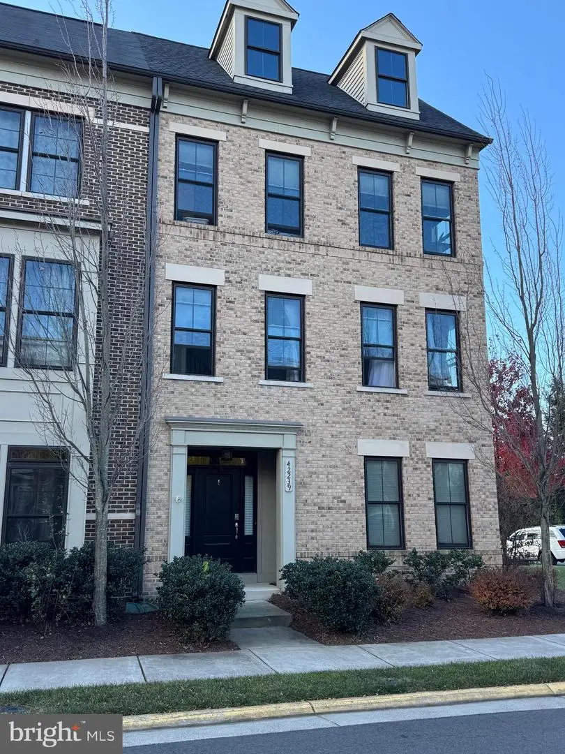 42239 Riggins Ridge Ter, Brambleton, VA 20148 - Image #2