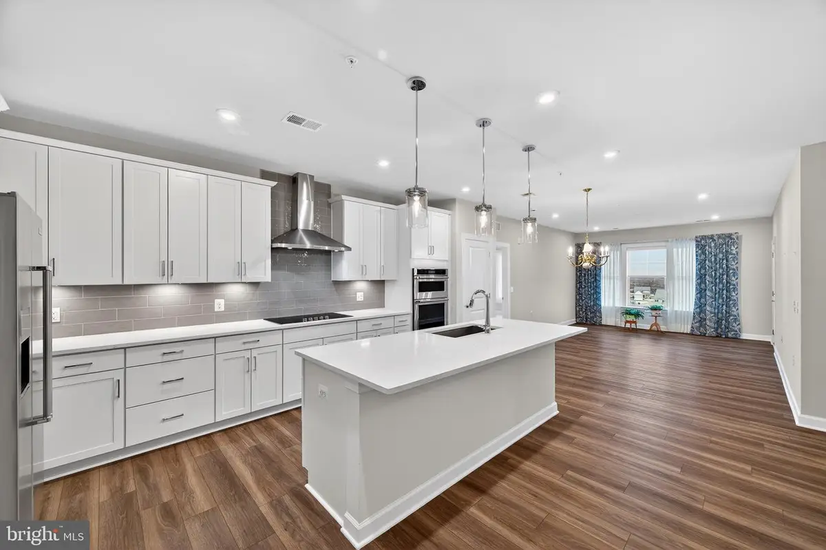 21630 Hawksbill High Cir #403, Sterling, VA 20164 - Image #1