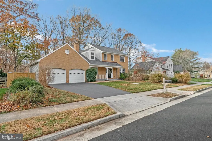 814 Potomac Ridge Court, Sterling, VA 20164 - Image #2