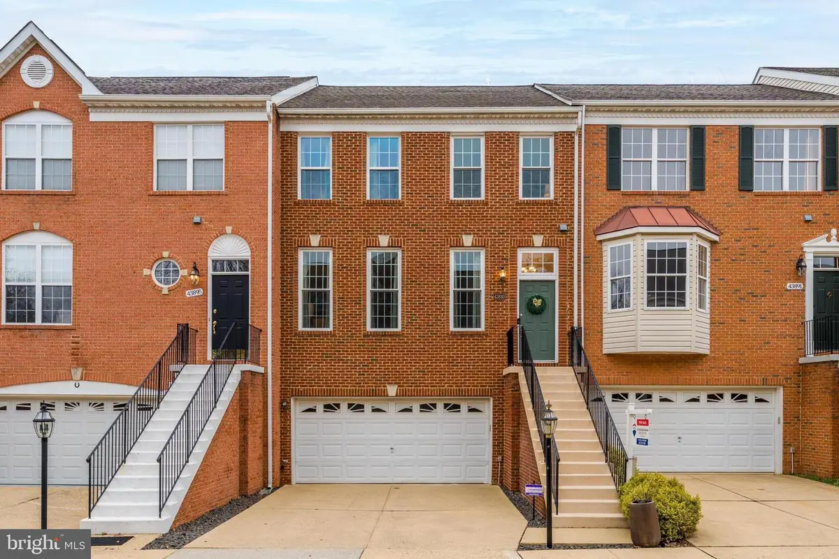 43893 Sandburg Sq, Ashburn, VA 20147 - Image #1