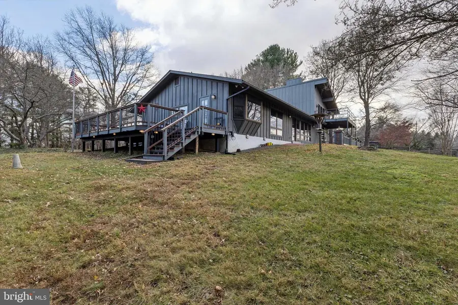 17167 Simpson Cir, Paeonian Springs, VA 20129 - Image #3