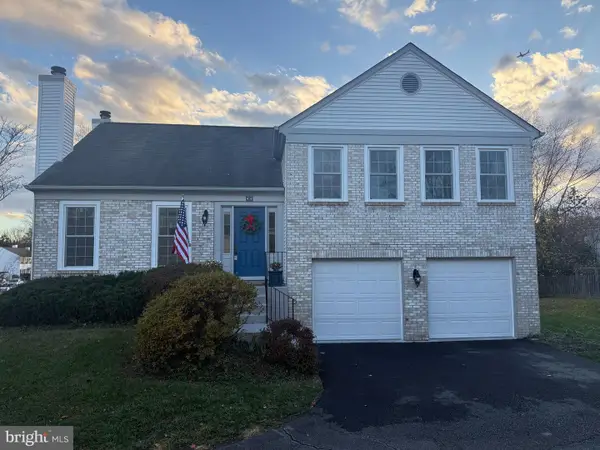 48 Mcpherson Cir, STERLING, VA 20165