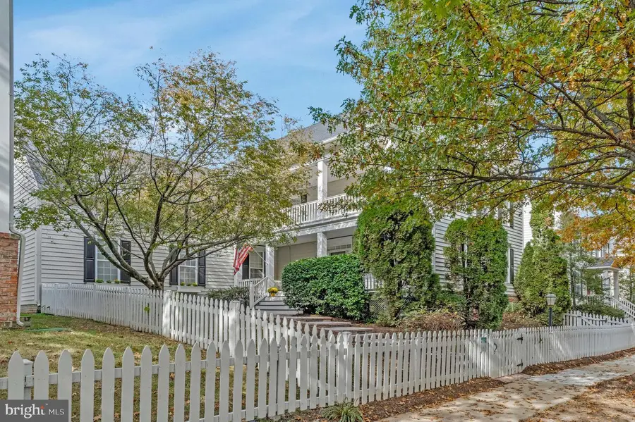 20319 Bowfonds St, Ashburn, VA 20147 - Image #2