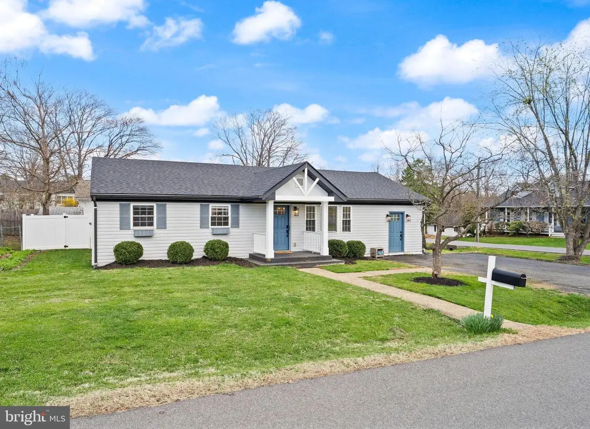 140 S 26th St, Purcellville, VA 20132 - #1