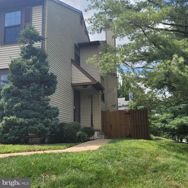 23 Jermyn Ct, STERLING, VA 20165