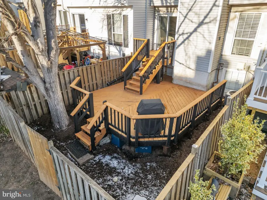 805 Smartts Ln Ne, Leesburg, VA 20176 - Image #2