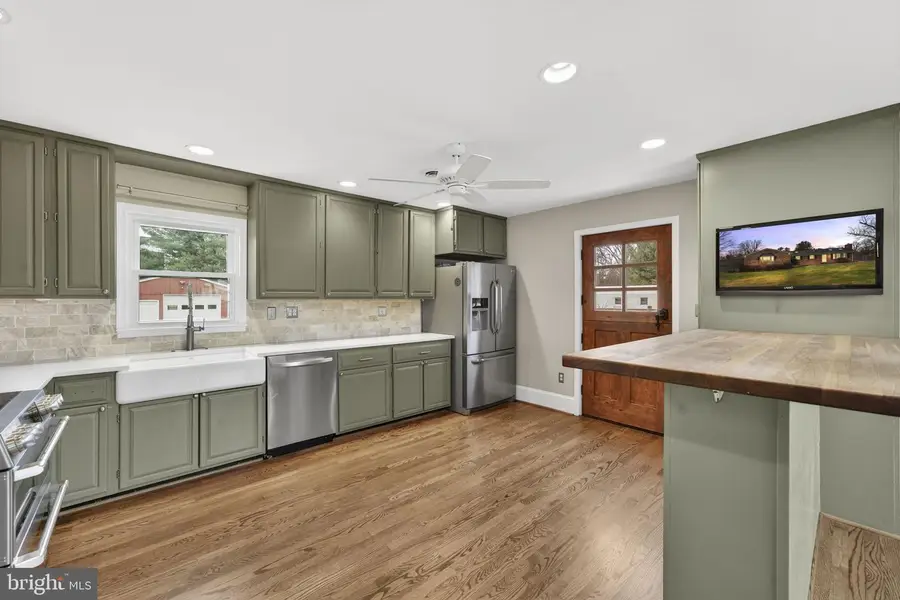 20173 Broad Run Dr, Sterling, VA 20165 - Image #2