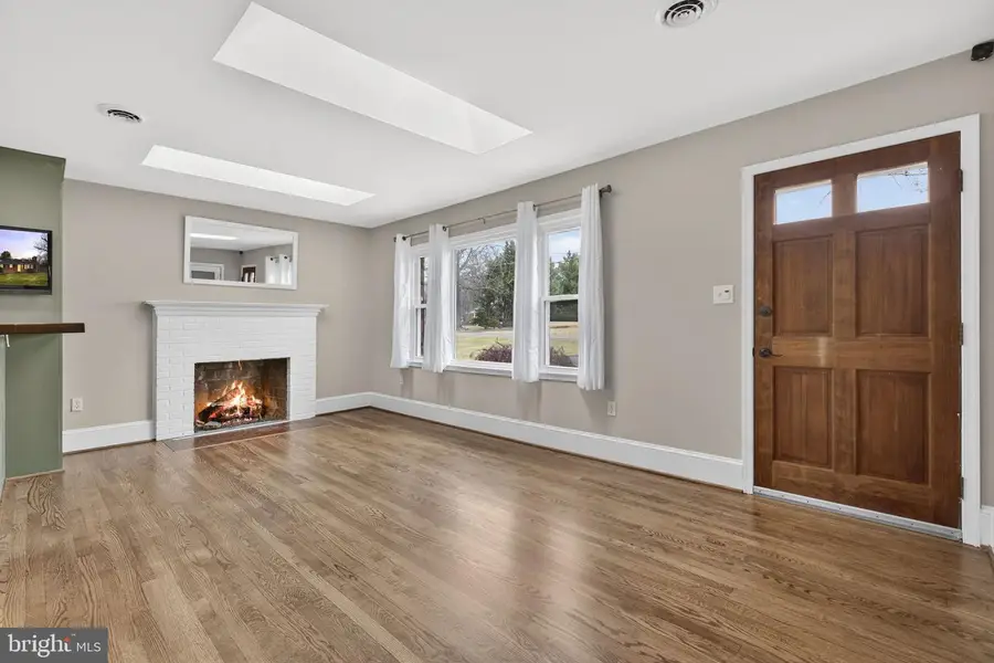 20173 Broad Run Dr, Sterling, VA 20165 - Image #3