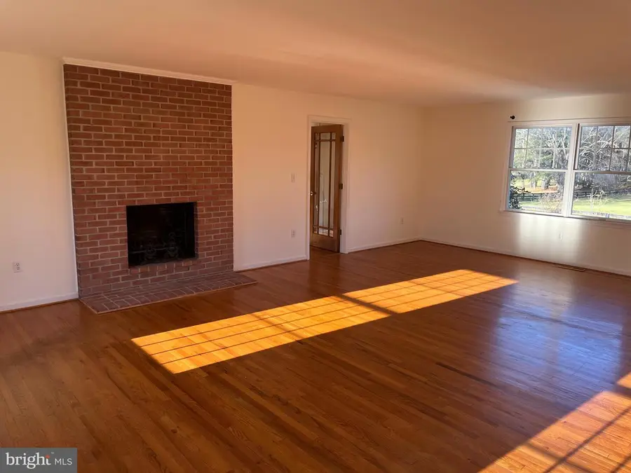 37030 N Fork Rd, Purcellville, VA 20132 - Image #2