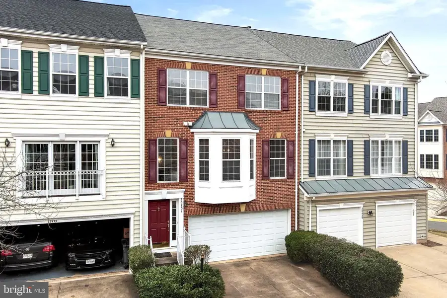 20831 Miranda Falls Sq, Sterling, VA 20165 - Image #2