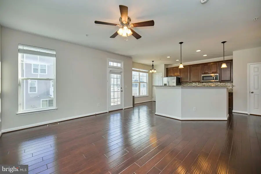 25234 Orchard View Ter, Chantilly, VA 20152 - Image #3