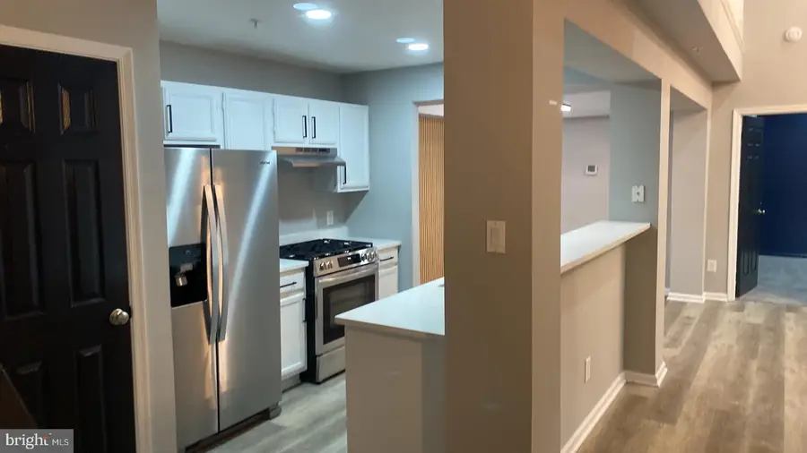 20419 Riverbend Sq #301, Sterling, VA 20165 - Image #2