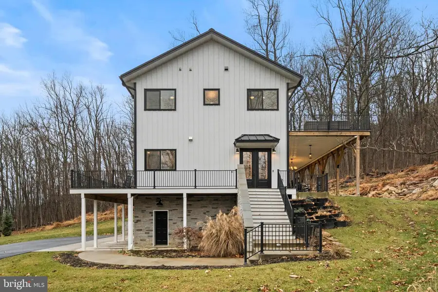 13543 Hanging Rock Ln, Lovettsville, VA 20180 - Image #2