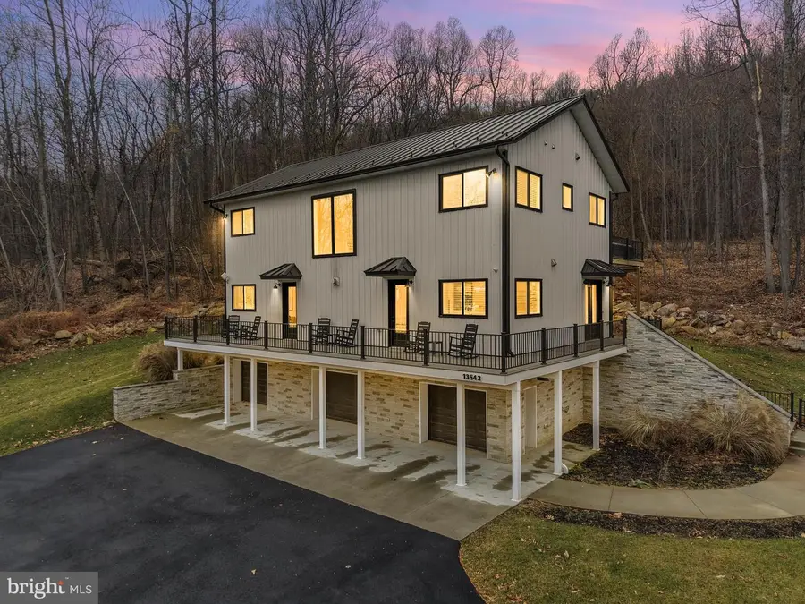 13543 Hanging Rock Ln, Lovettsville, VA 20180 - Image #3