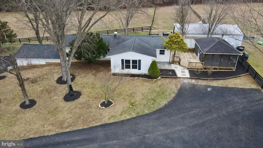 39362 Rickard Rd, Lovettsville, VA 20180 - Image #2