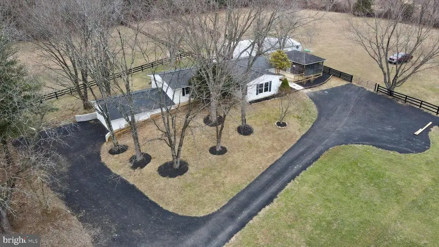 39362 Rickard Rd, Lovettsville, VA 20180 - Image #2