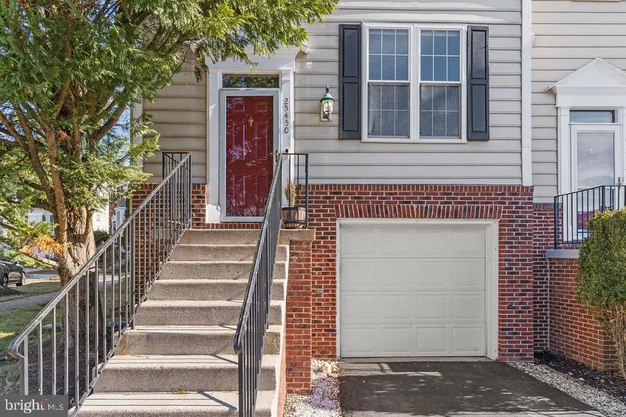 25450 Upper Clubhouse Dr, Chantilly, VA 20152 - Image #3