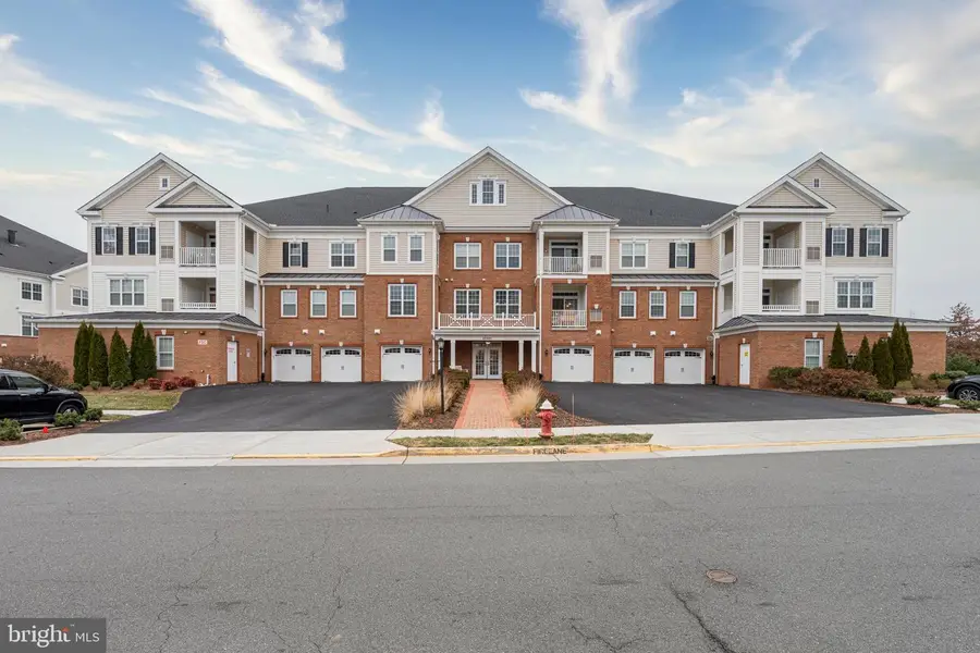 20981 Rocky Knoll Sq #301, Ashburn, VA 20147 - Image #2