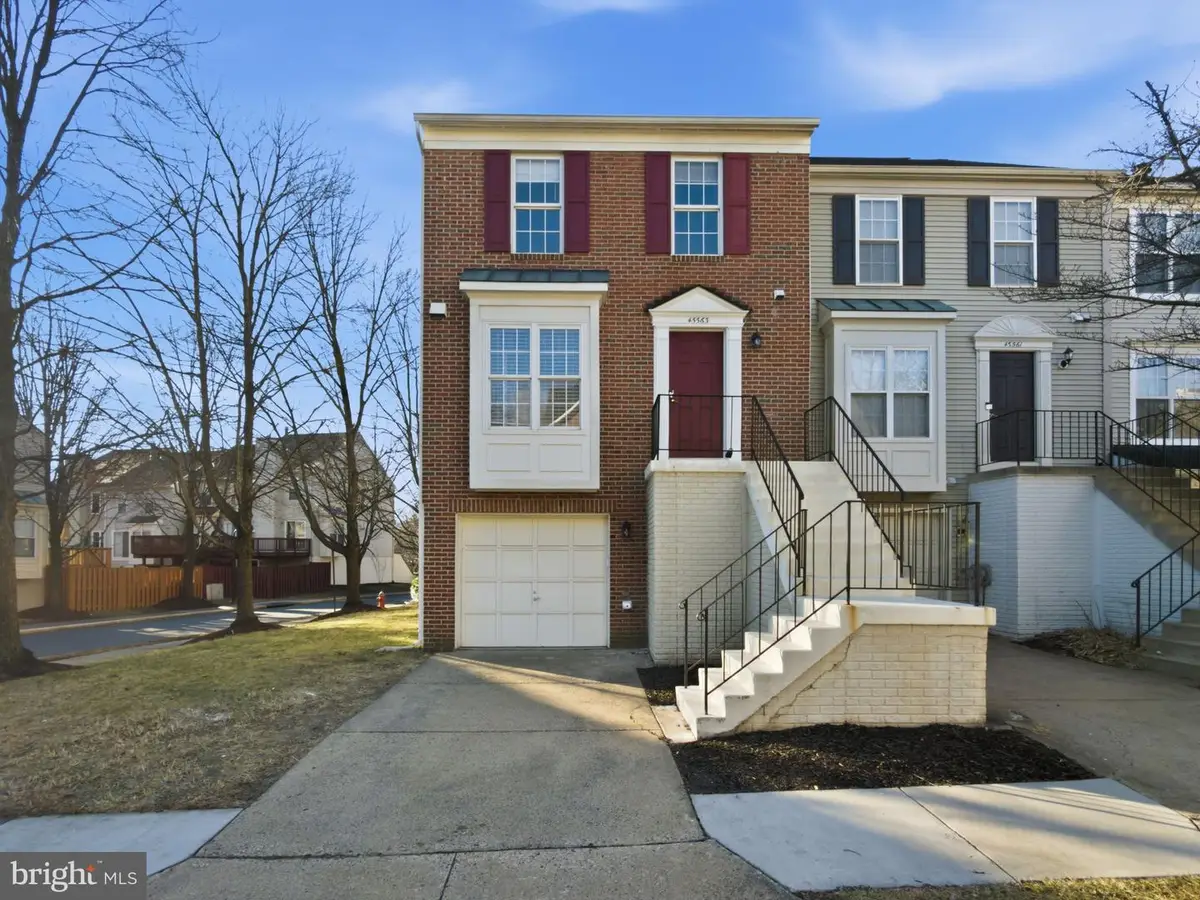 45563 Whitcomb Sq, Sterling, VA 20166 - Image #1