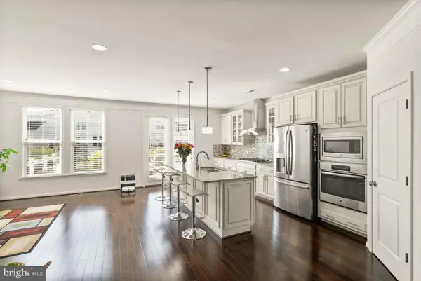 23491 Epperson Sq, BRAMBLETON, VA 20148