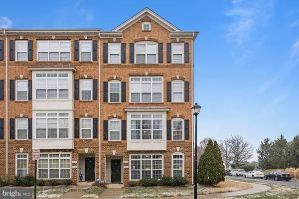 22786 Ferncrest Ter, BRAMBLETON, VA 20148