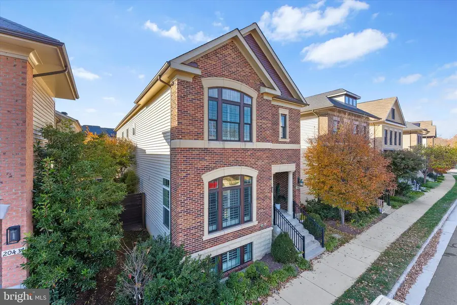 20433 Savin Hill Dr, Ashburn, VA 20147 - Image #2